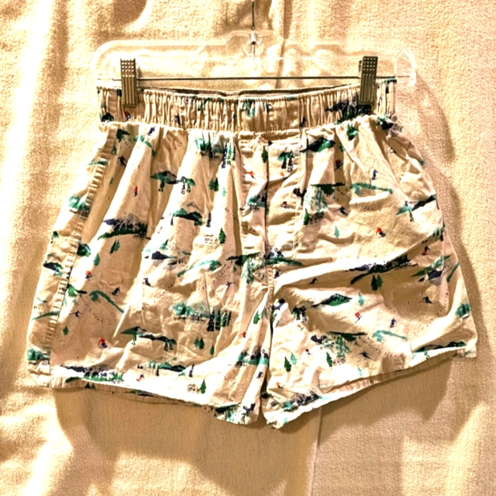 J. CREW Men's M 32-34 White Boxers with skiing patterns alpine mountains